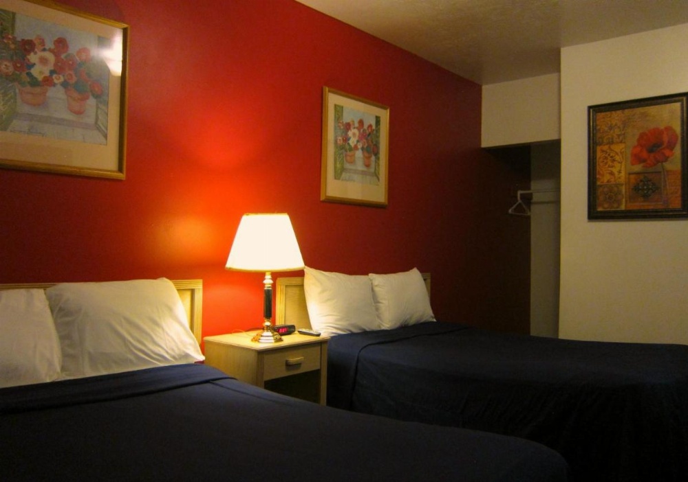 Mac's Motel Image 11