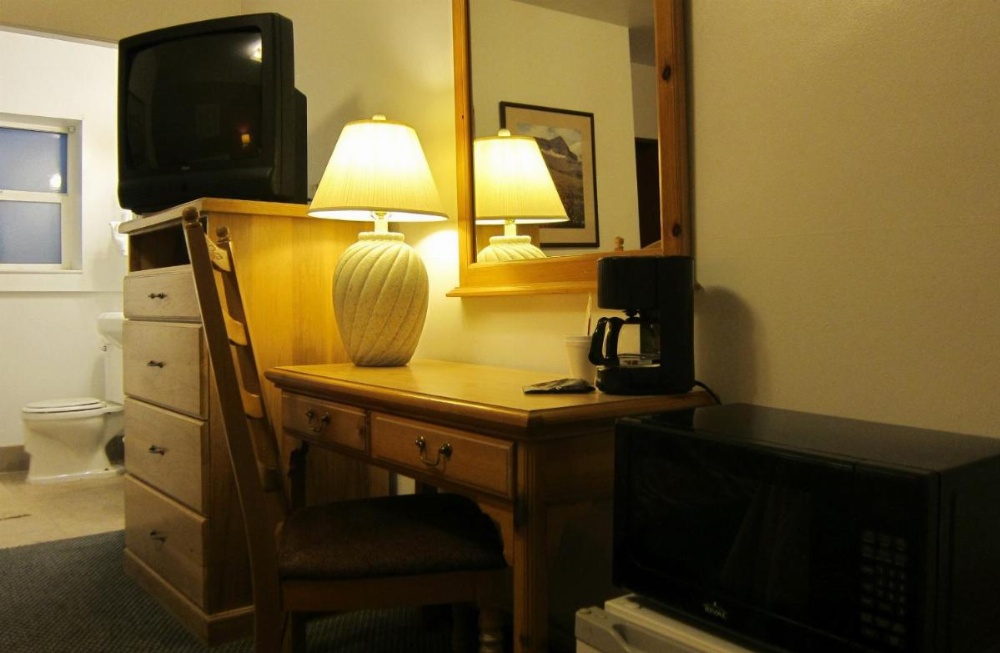 Mac's Motel Image 13
