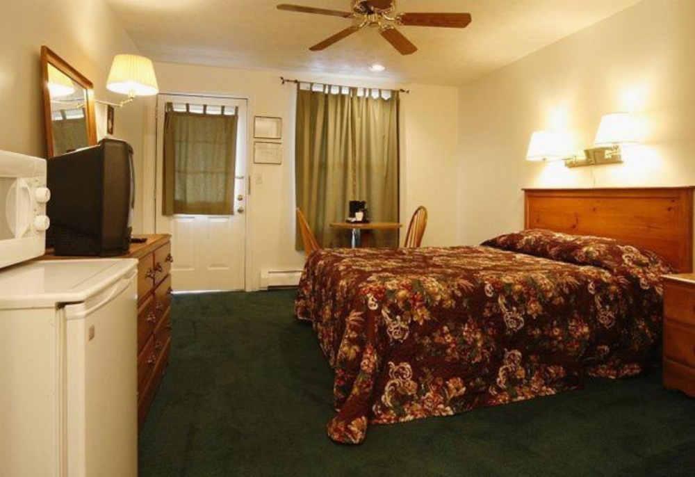 Mac's Motel